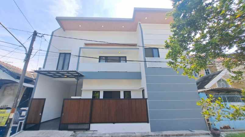 dijual rumah babatan pantai