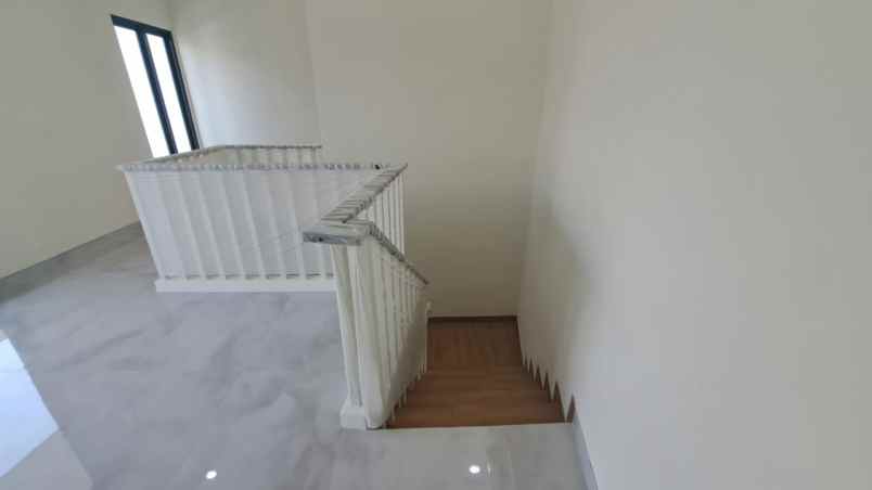 dijual rumah babatan pantai