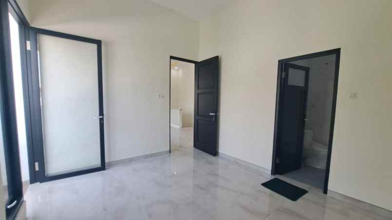 dijual rumah babatan pantai