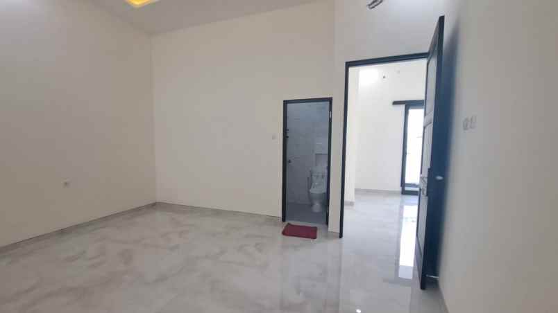 dijual rumah babatan pantai