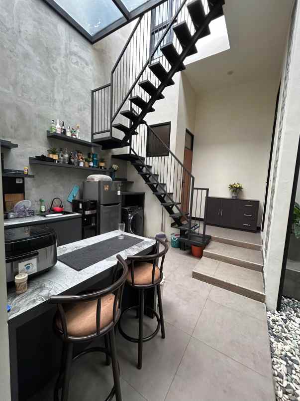 dijual rumah baru araya malang