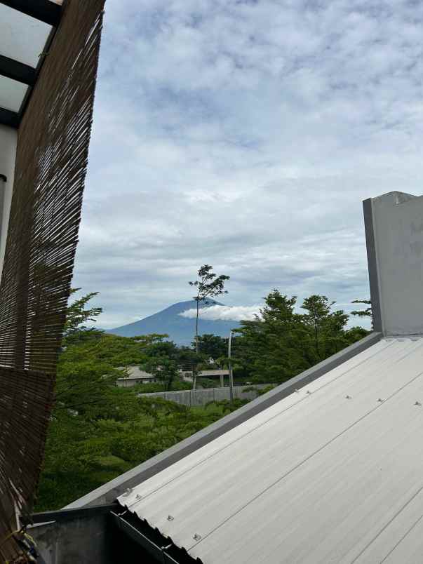 dijual rumah baru araya malang