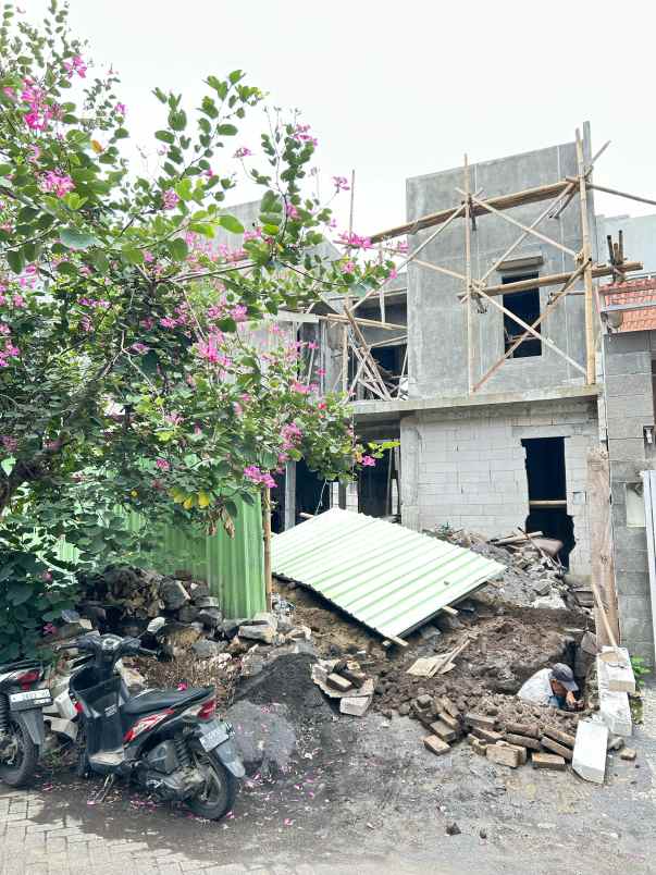 dijual rumah baru araya malang kolam renang pribadi