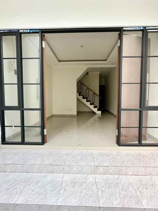 dijual rumah baru kelapa dua
