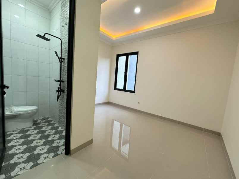 dijual rumah baru kelapa dua
