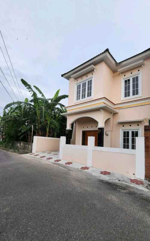 dijual rumah baturetno