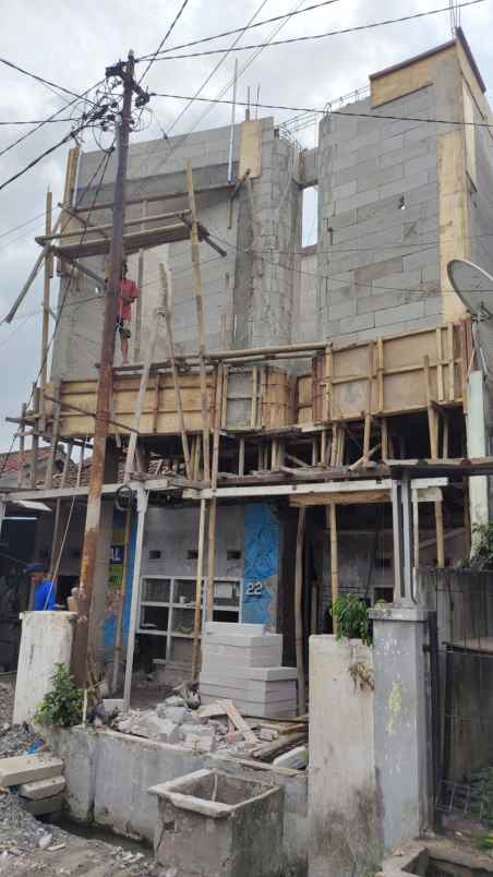 dijual rumah buah batu