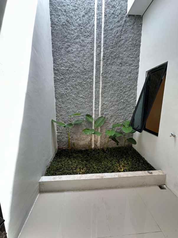 dijual rumah bukit kencana