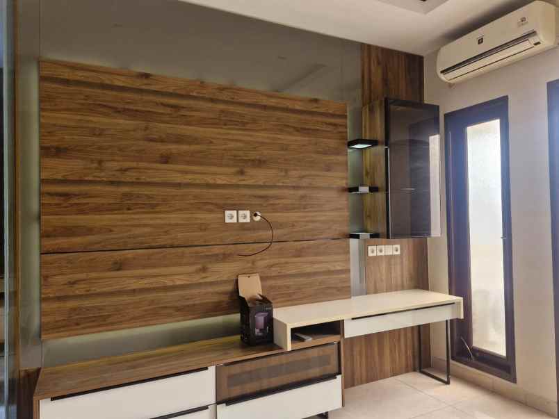 dijual rumah cantik kelapa gading