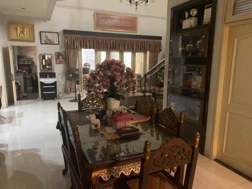 dijual rumah cantik nyaman di bintaro sektor 3