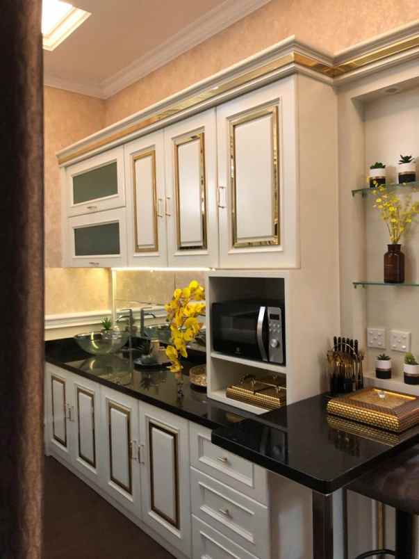 dijual rumah central park a yani