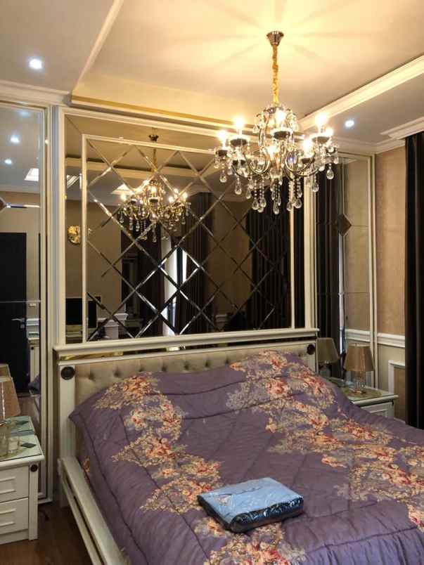 dijual rumah central park a yani