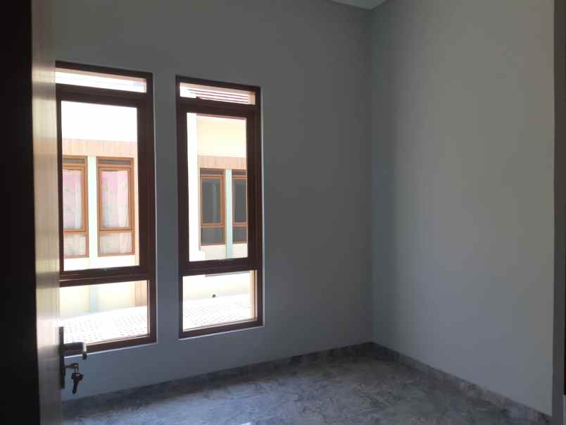 dijual rumah cisaranten kulon