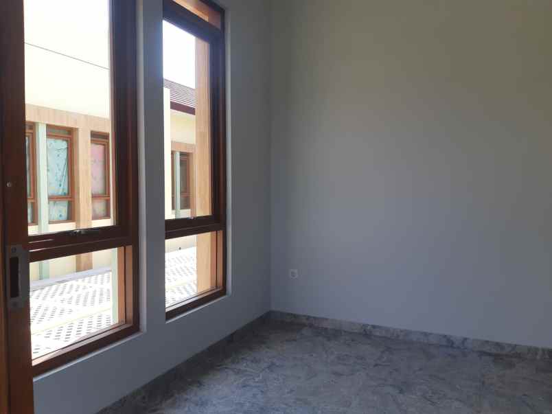 dijual rumah cisaranten kulon