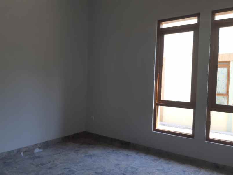 dijual rumah cisaranten kulon