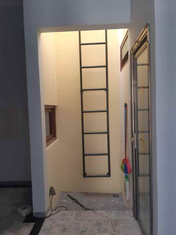 dijual rumah cisaranten kulon