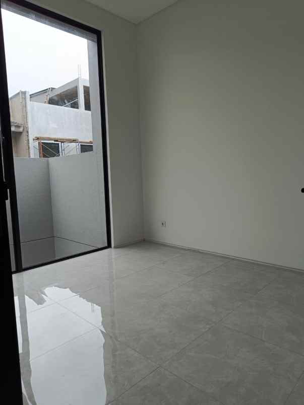 dijual rumah citraland district 9