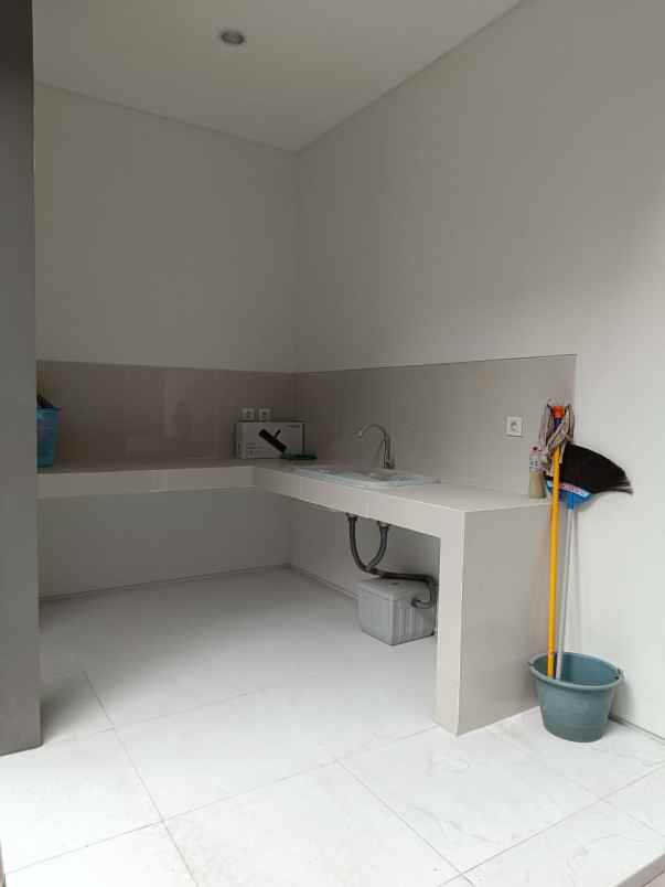 dijual rumah citraland district 9