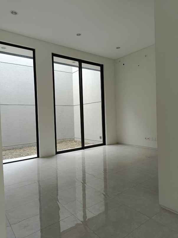 dijual rumah citraland district 9