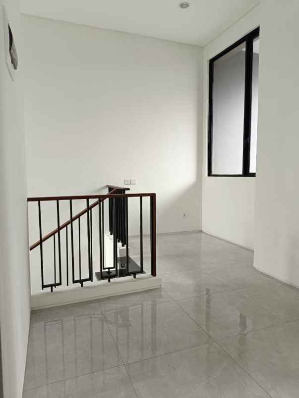 dijual rumah citraland district 9