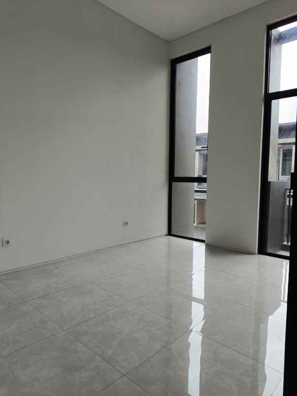 dijual rumah citraland district 9