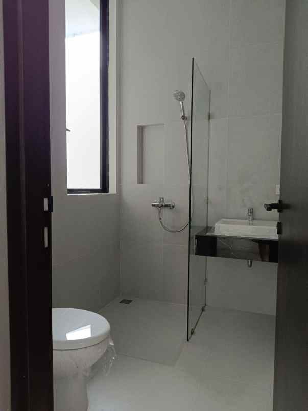 dijual rumah citraland district 9