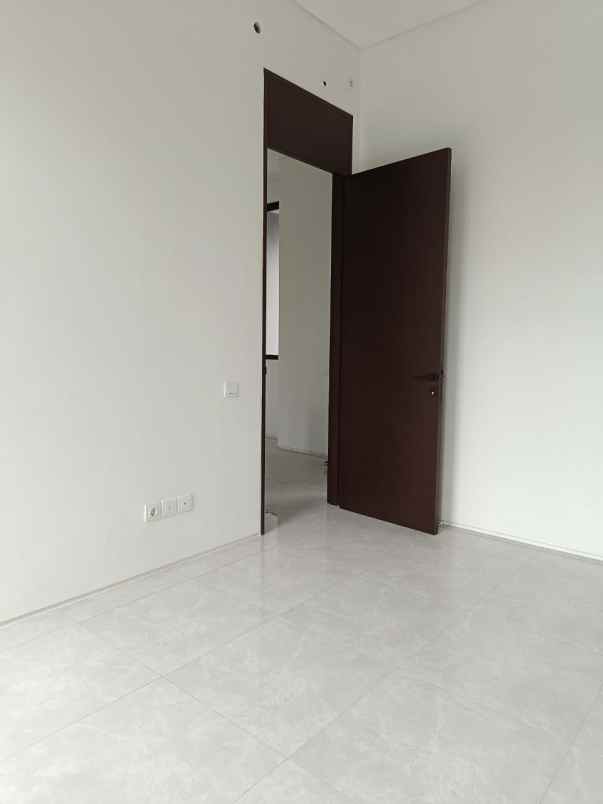 dijual rumah citraland district 9