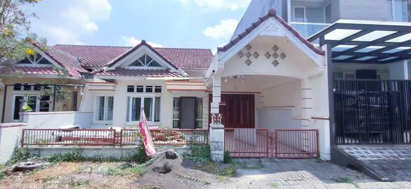 dijual rumah citraland international