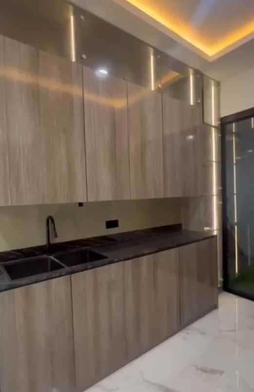 dijual rumah citraland utama