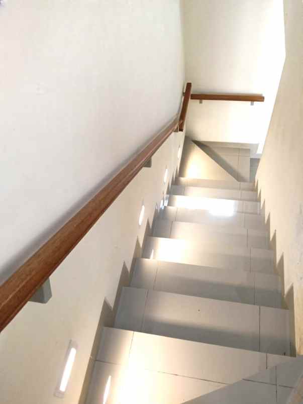 dijual rumah cluster asera nishi