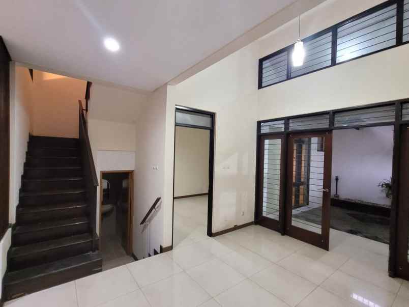 dijual rumah cluster batununggal indah