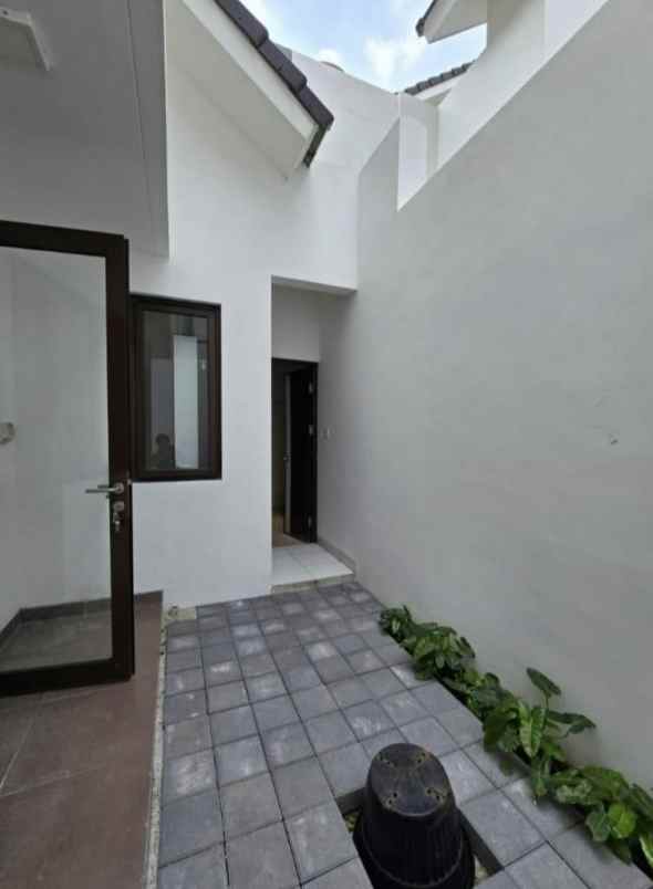 dijual rumah cluster burgundy