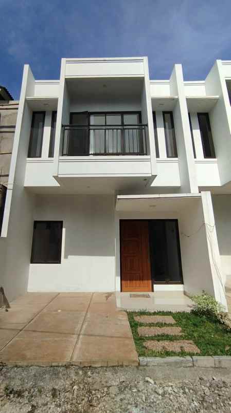 dijual rumah cluster di lewinanggung depok