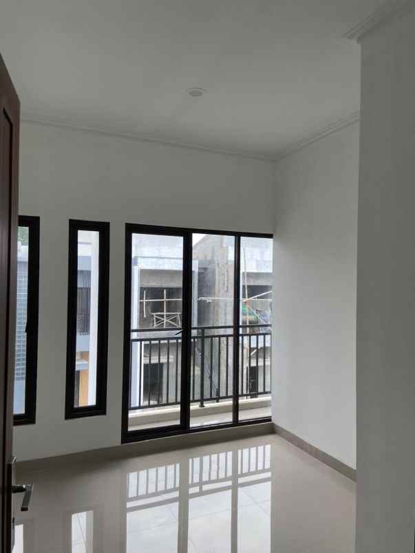 dijual rumah cluster di lewinanggung depok