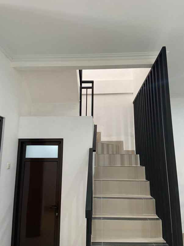 dijual rumah cluster di lewinanggung depok