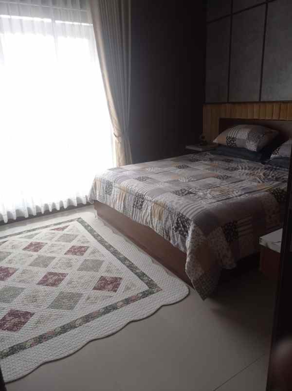 dijual rumah cluster flora summarecon