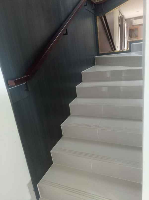 dijual rumah cluster flora summarecon