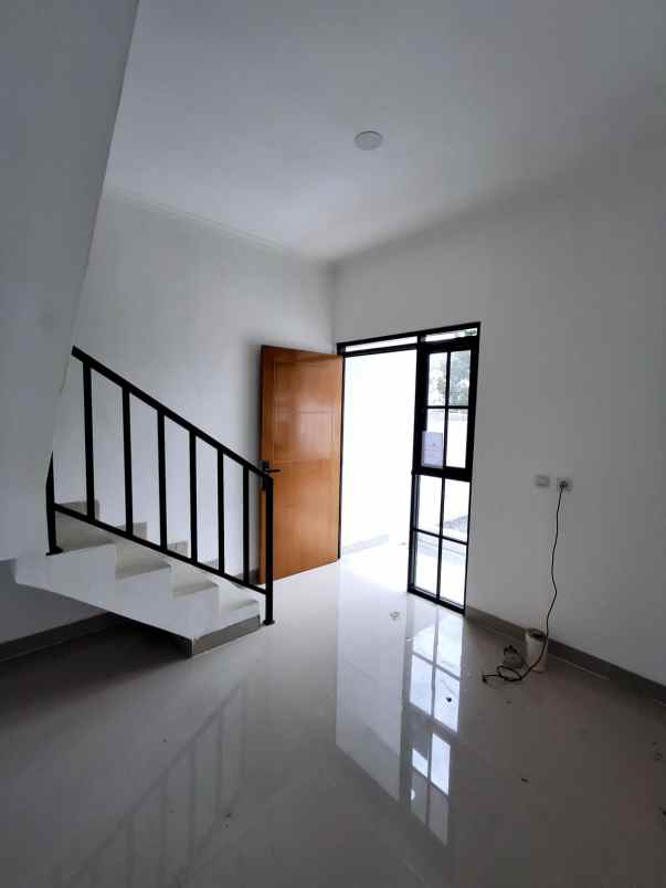 dijual rumah cluster jatihandap