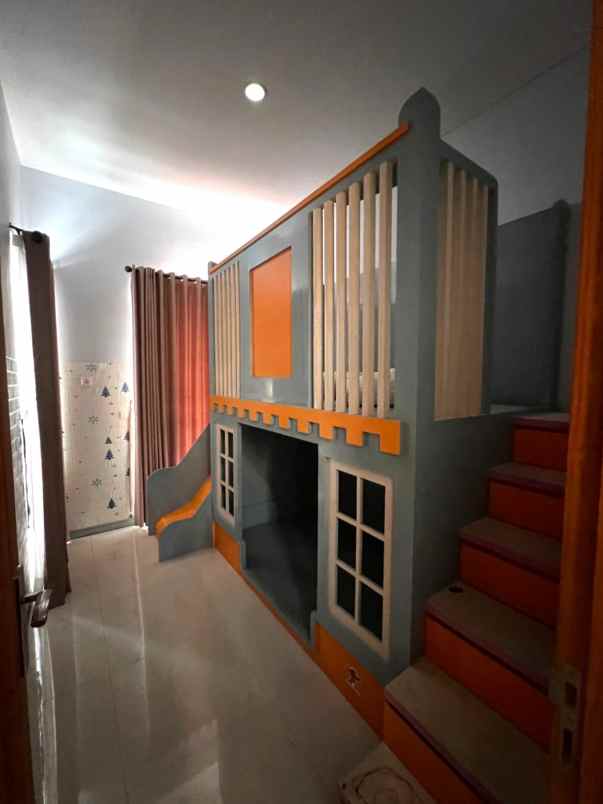 dijual rumah cluster jura metland