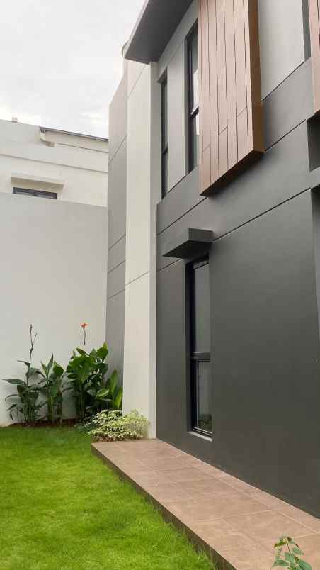 dijual rumah cluster regia summarecon
