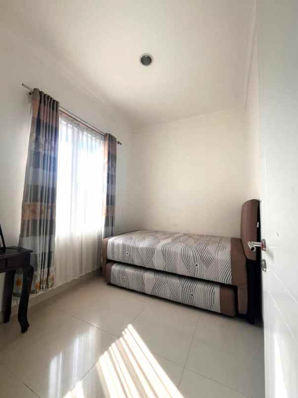 dijual rumah cluster thames jgc jakarta