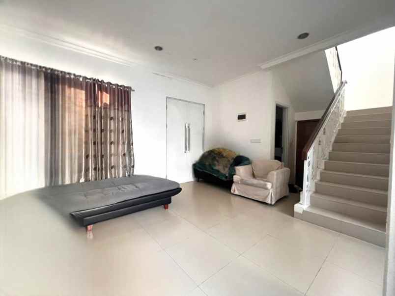dijual rumah cluster thames jgc jakarta