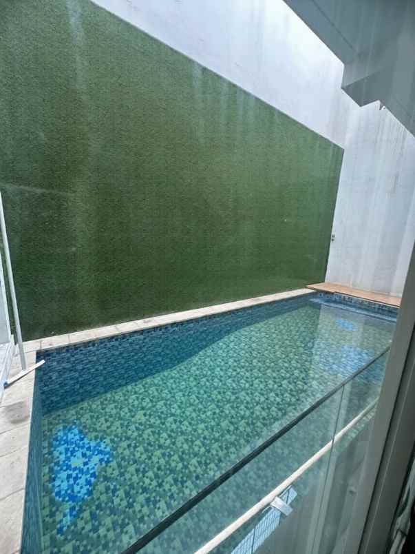 dijual rumah darmo permai utara