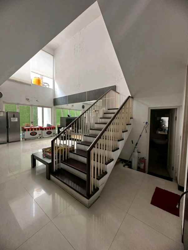 dijual rumah darmo permai utara