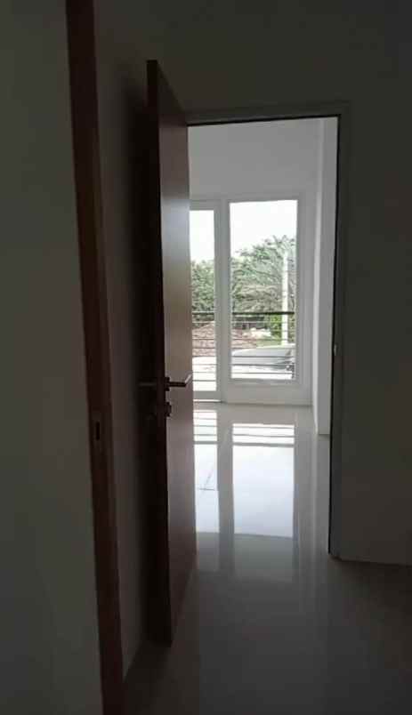 dijual rumah de araz residence tapos depok