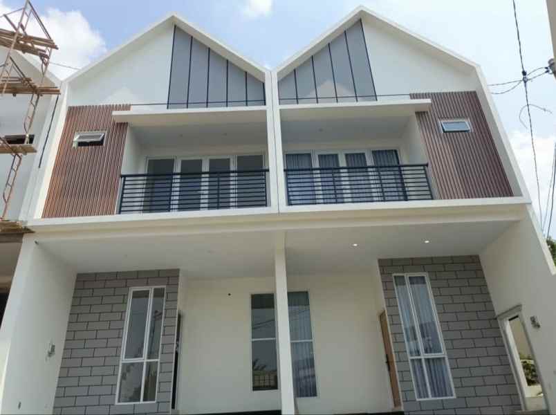 dijual rumah de araz residence tapos depok