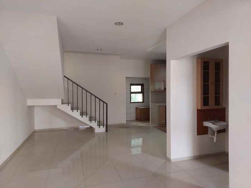 dijual rumah di cipedes bandung