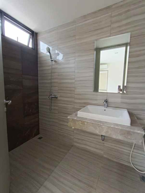 dijual rumah di jakarta garden city cluster matana