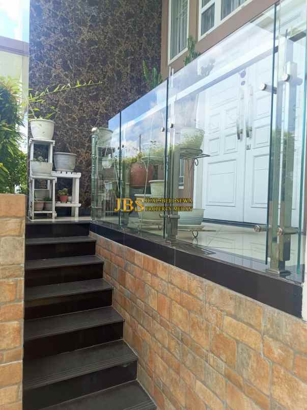 dijual rumah di jalan bunga tanjung xi medan selayang