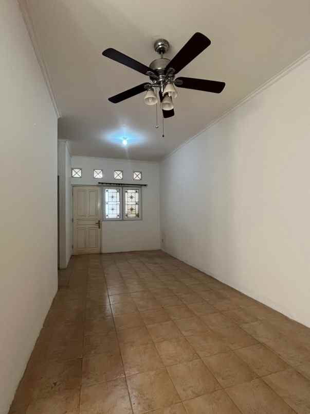 dijual rumah di taman kenari nusantara cibubur